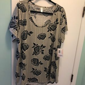 Lularoe classic tee NWT 3x navy floral